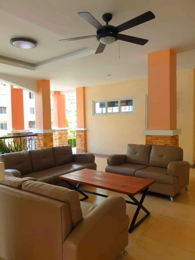 Arezzo Davao Near Sm Lanang & Airport Apartman Kültér fotó
